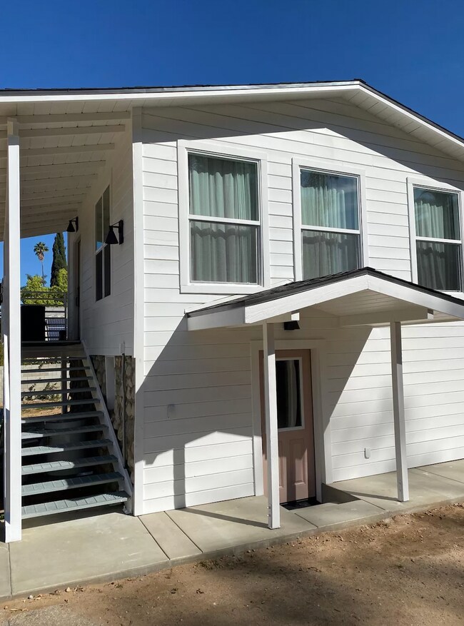 Upstairs Available - 732 Cedar Ave