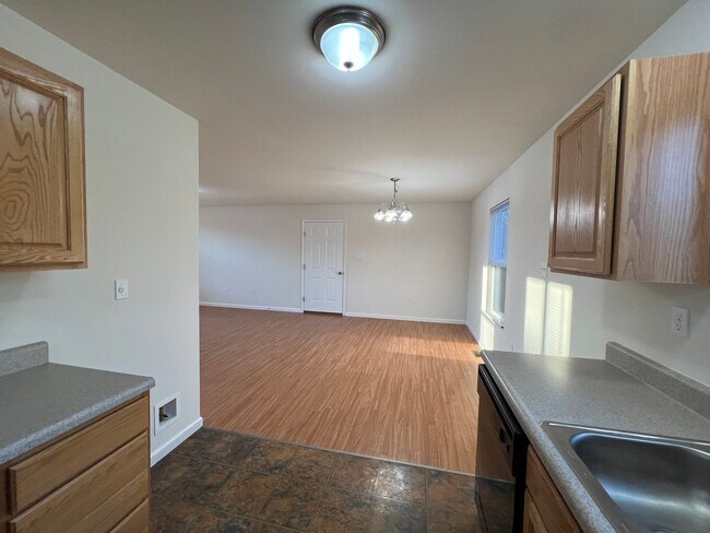 Building Photo - 3 BR/2 BA Home near Hwy 44
