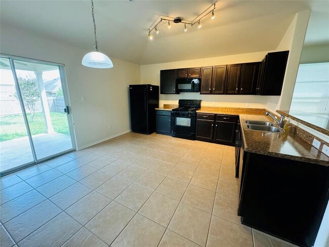 Foto del edificio - 155 Dragon Ridge Rd