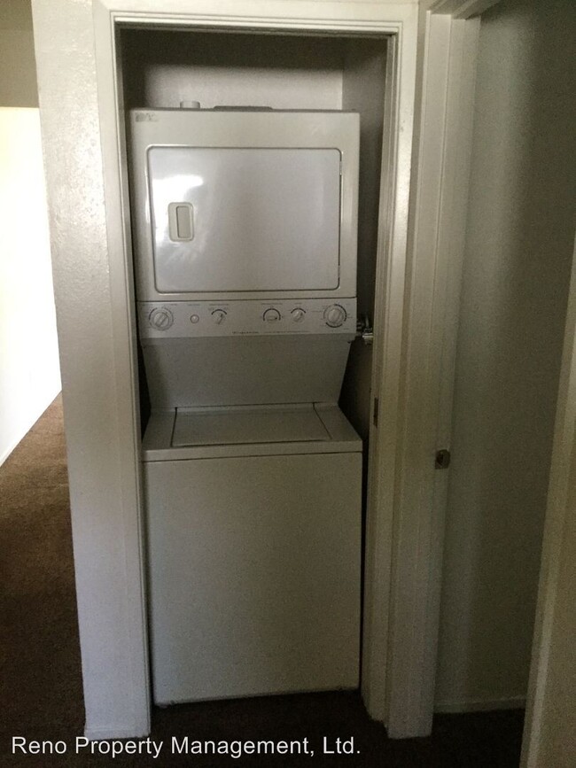 Building Photo - 2 br, 1 bath House - 4911 Neil Rd Apt 4