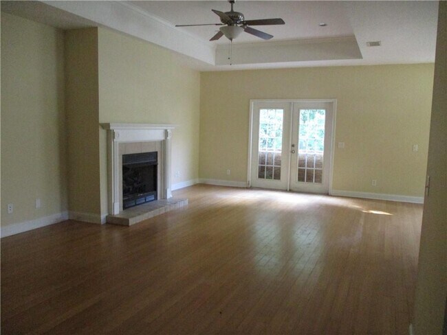 Building Photo - 105 Teak Trail