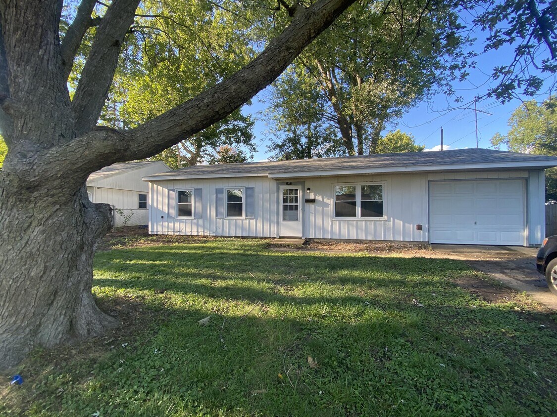 Primary Photo - 2422 E Nevada St
