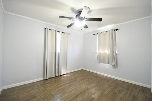 Building Photo - 278 W Robert E Lee Blvd