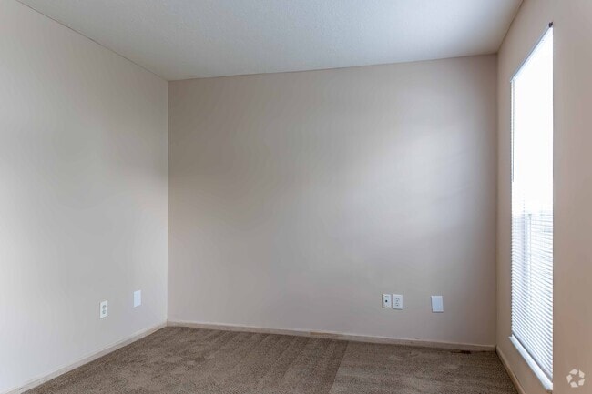 1BR, 1BA - 561SF - Bedroom - Heritage Glen