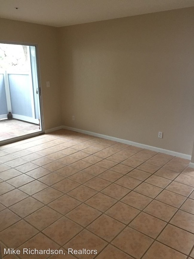 Building Photo - 4555 Oak Glen Dr