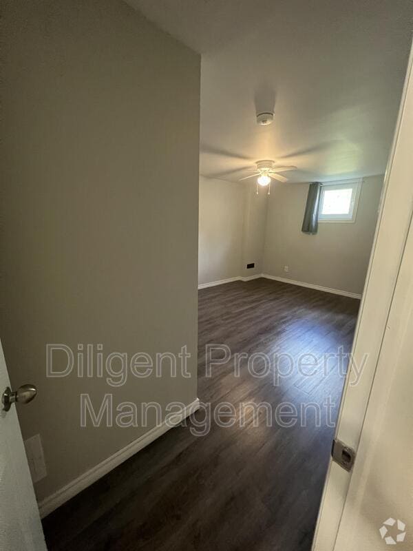 Building Photo - 926 Dainard Dr