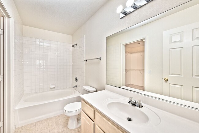 Foto del edificio - 1637 Cave Spring Dr