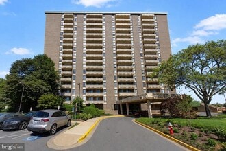 Building Photo - 1800 Old Meadow Rd