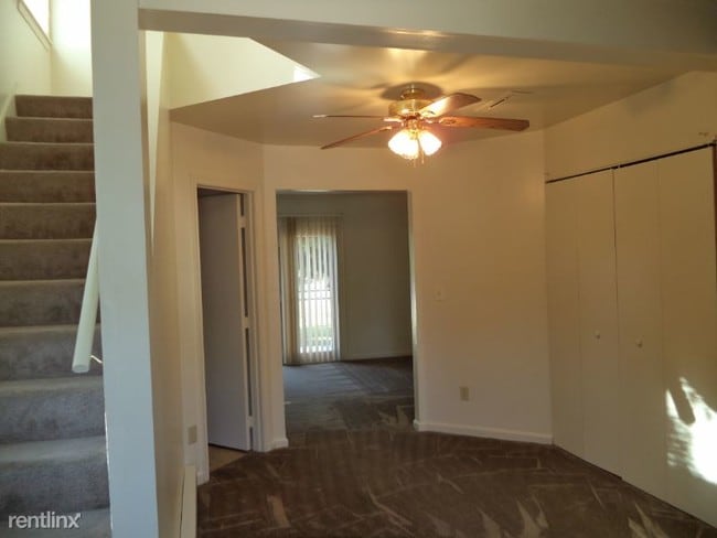 Building Photo - 2 br, 1.5 bath Townhome - 943 Orchard Dr