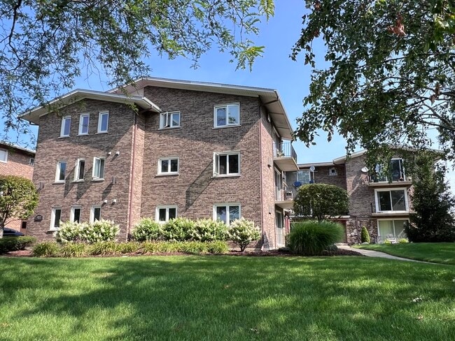 Building Photo - 9032 W 140th St