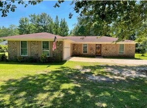 Building Photo - 1107 Davis Dr