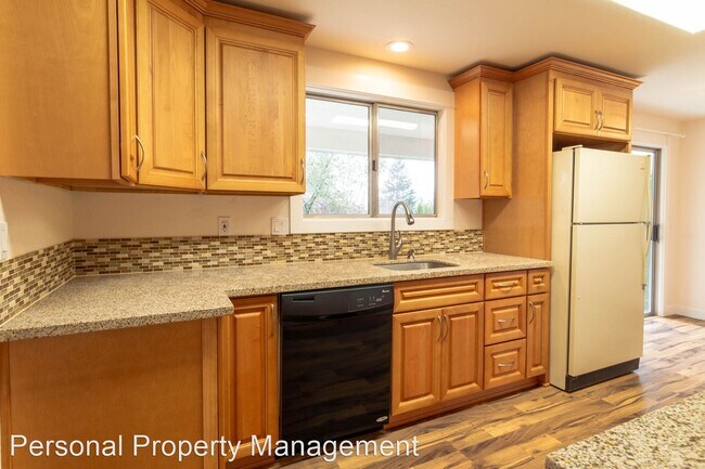 Building Photo - 3 br, 2 bath House - 13301 SE Forest St