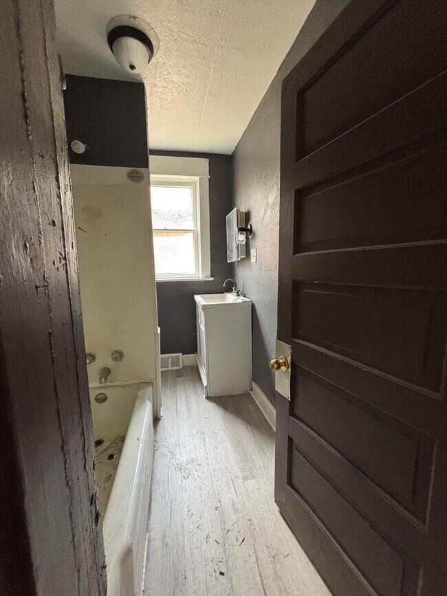 Foto del edificio - Newly Renovated 4 Bedroom Home