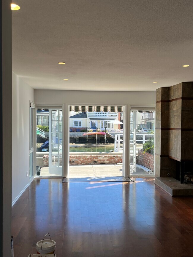 Building Photo - 109 Grand Canal