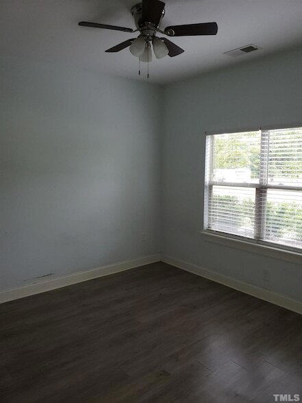 Foto del edificio - 4021 Blackstone Dr