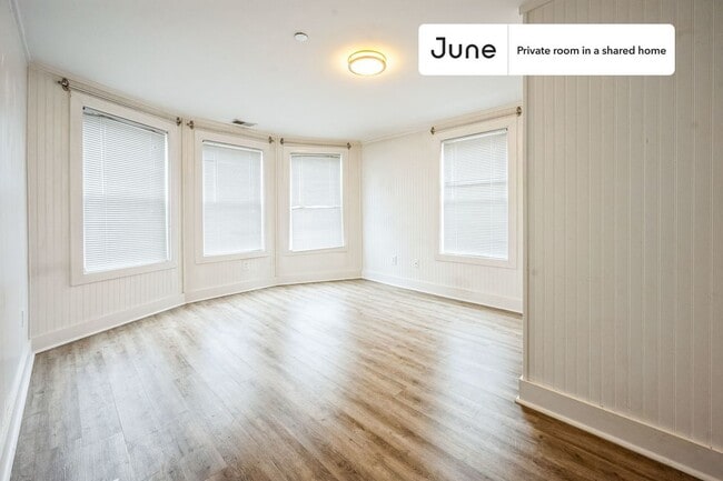 Private bedroom in 4 bed/1.5 bath Home - Private bedroom in 4 bed/1.5 bath Home