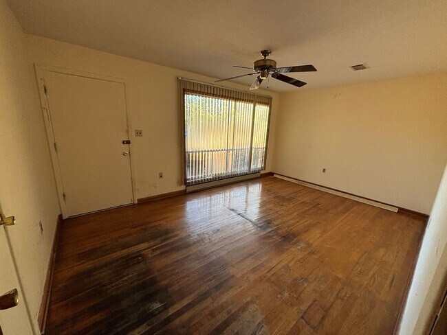 Foto del edificio - Wonderful Home With Lots Of Charm. Located in Seale Alabama!