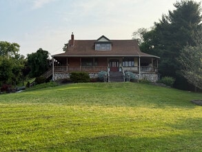 Building Photo - 910 Cedar Creek Grade