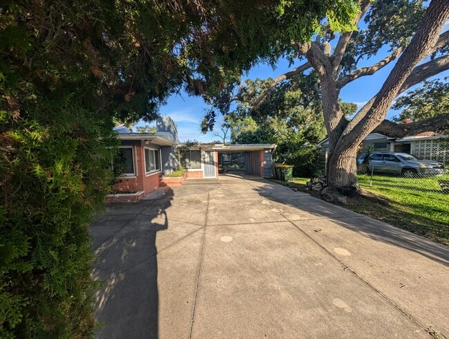 Foto del edificio - Charming Sarasota Home with Guest House, E...