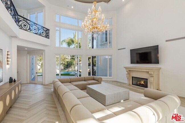 Foto del edificio - 504 Elm Dr