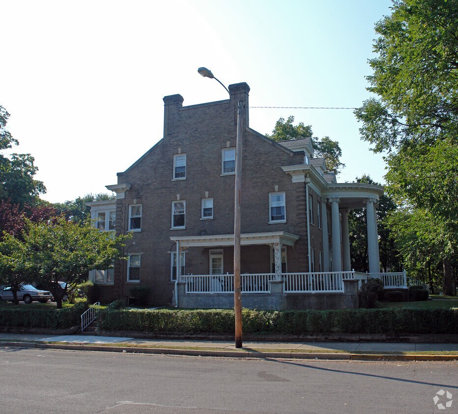 Primary Photo - 840 N Fountain Ave