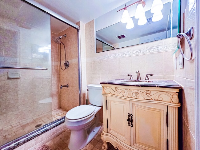 Master bathroom - 1986 Pelican Landing Blvd