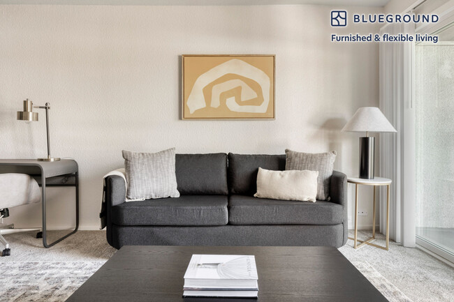 Foto del edificio - 3662 Barham Blvd