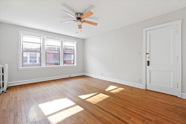 Foto del edificio - 2342 W Touhy Ave