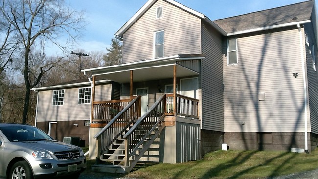 Back of building to apartment - 1225 S Main St