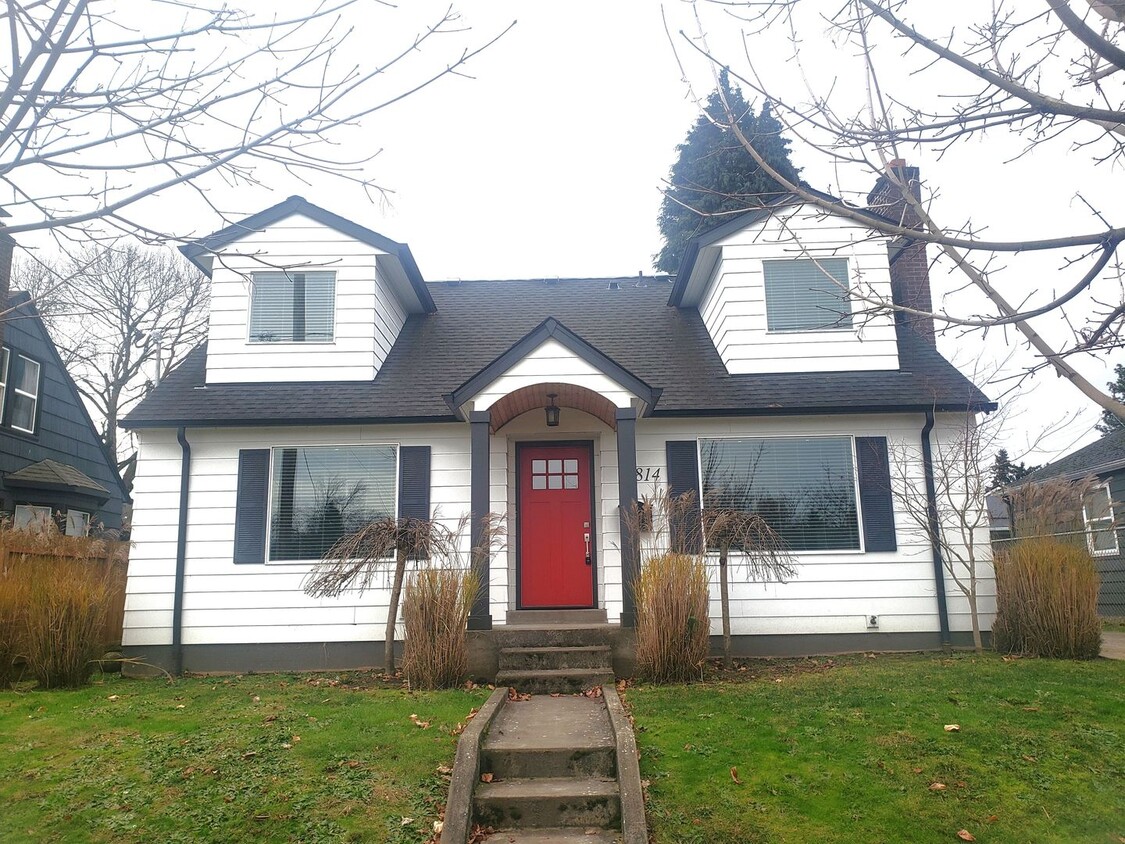 Primary Photo - Beautiful NE PDX House with Three Levels o...