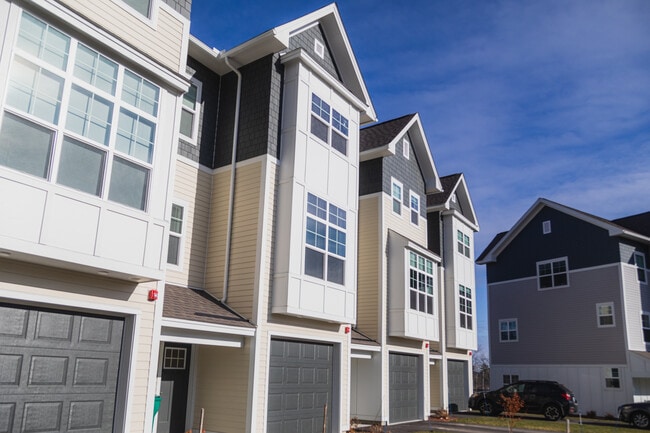 Building Photo - Townhomes @ Christine Apartments