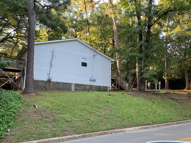 Building Photo - 2110 Golf Terrace Dr