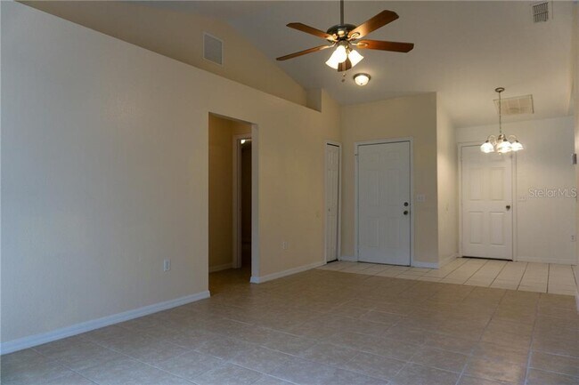 Building Photo - 528 Basil Ct