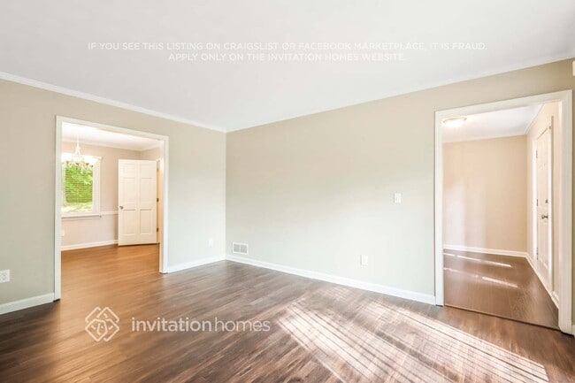 Building Photo - 677 Royal Abbey Dr