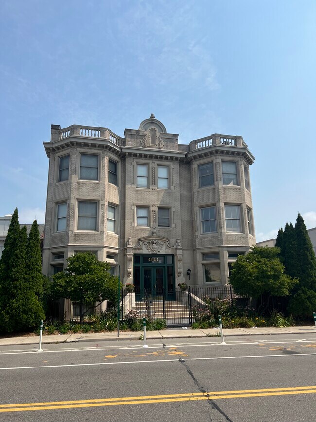 Foto del edificio - 4142 Cass Ave