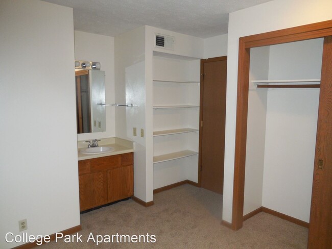 Building Photo - 120 College Park Cir