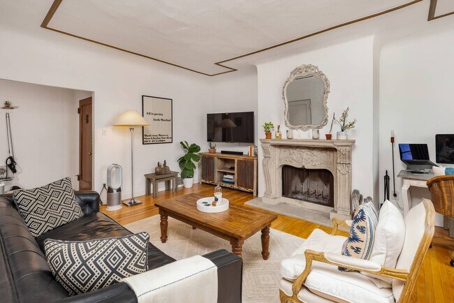 living - 1345 N Hayworth Ave