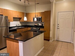 Building Photo - 12905 Centre Park Cir