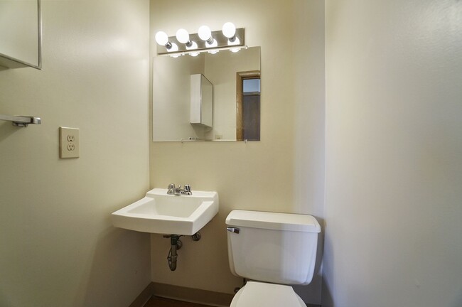 Foto del edificio - 550 - MAPLEWOOD PLAZA