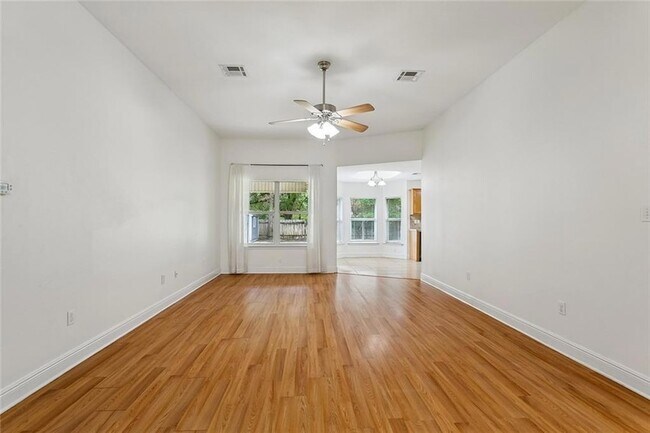 Foto del edificio - 59445 Spring Dr