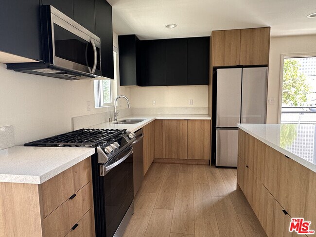 Foto del edificio - 3807 W Heffron Dr