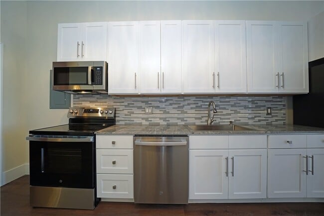 Building Photo - 184 N Main St