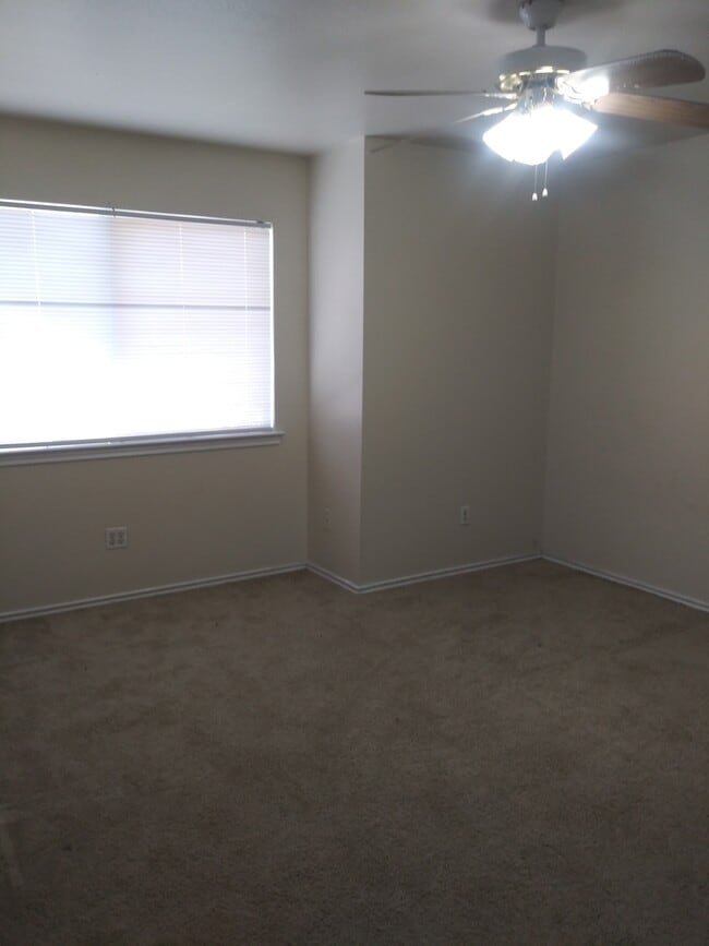 Building Photo - 855 Sagewood Trl