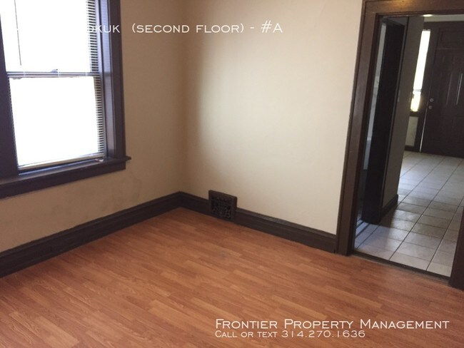 Building Photo - Charming South City Apartment!