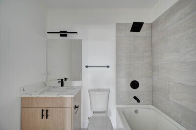 Building Photo - 4749 N Western Ave