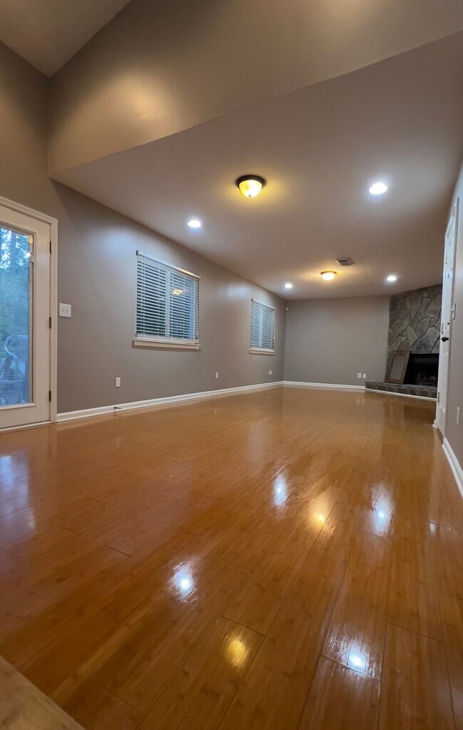 Foto del edificio - 3304 Forette Ln