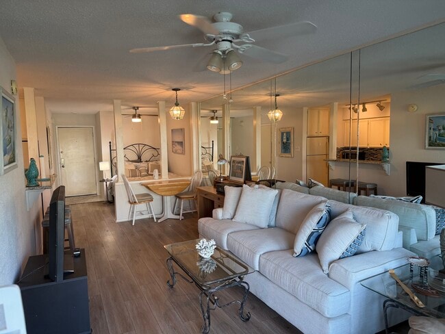 Building Photo - 104 Yacht Club Ln