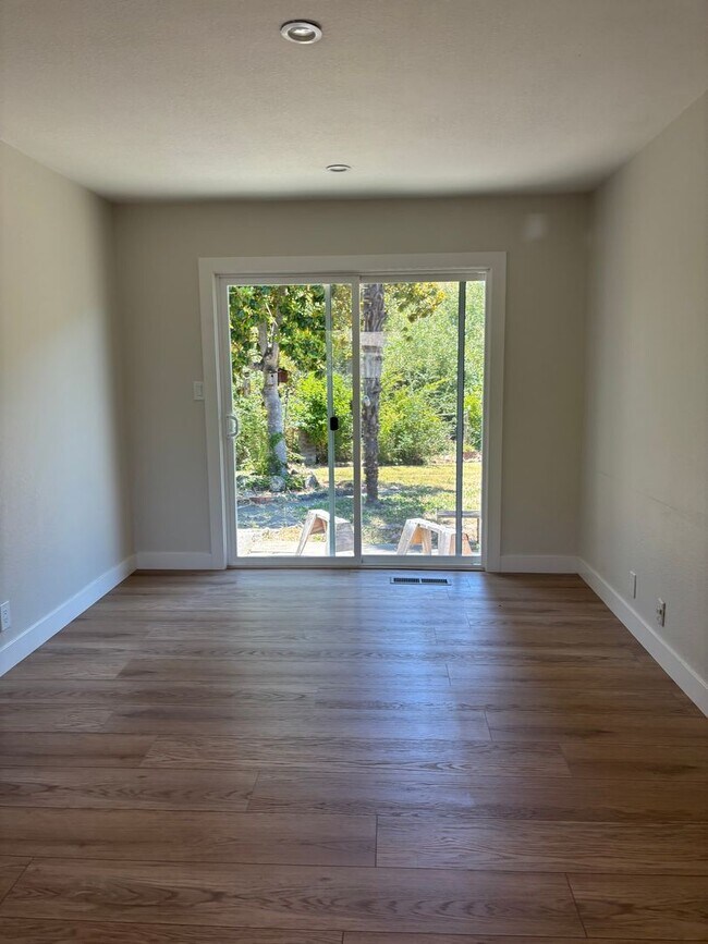 Foto del edificio - Remodeled 2 bed 2 bath home