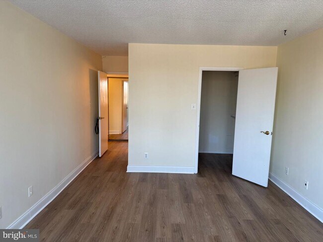 Building Photo - 5225 Pooks Hill Rd