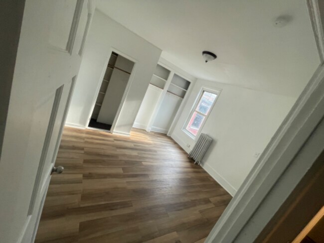 Building Photo - 304 S 6th St